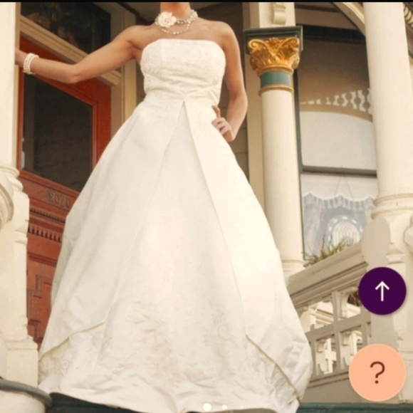 David's Bridal Dresses & Skirts - David's Bridal Womens Elegant Ivory Wedding Dress Size 10